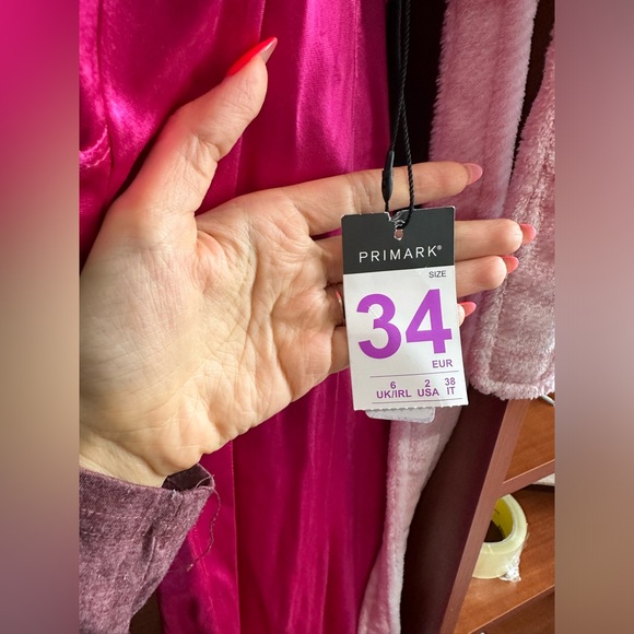 Beautiful chromatic satin dress in fucsia 🩷 - Picture 4 of 4